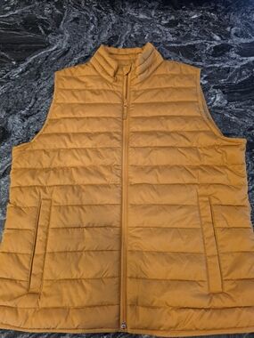 GAP Men's Quilted Puffer Vest - Mustard